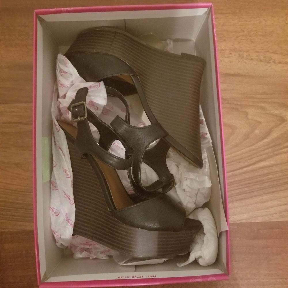Candies black wedges
